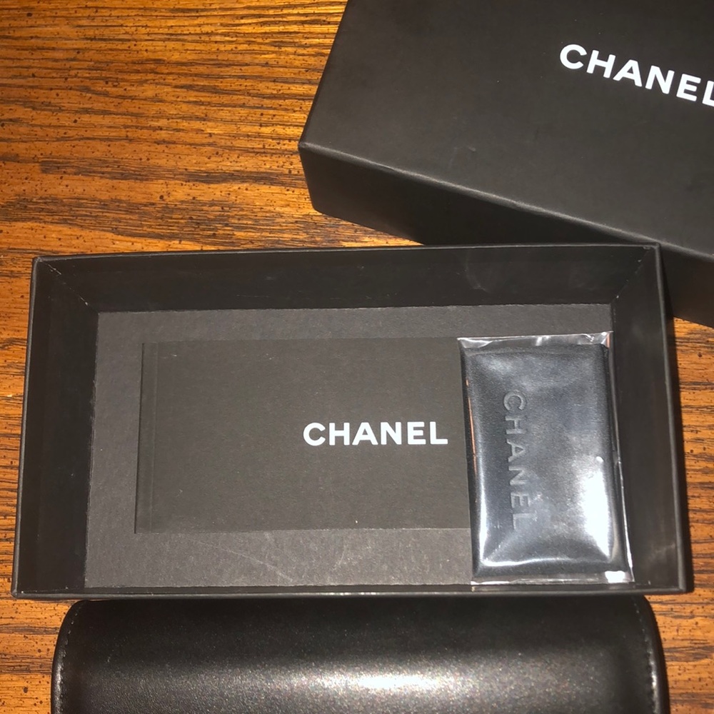 Chanel Unisex Sunglasses 100% Authentic - Picture 6 of 8